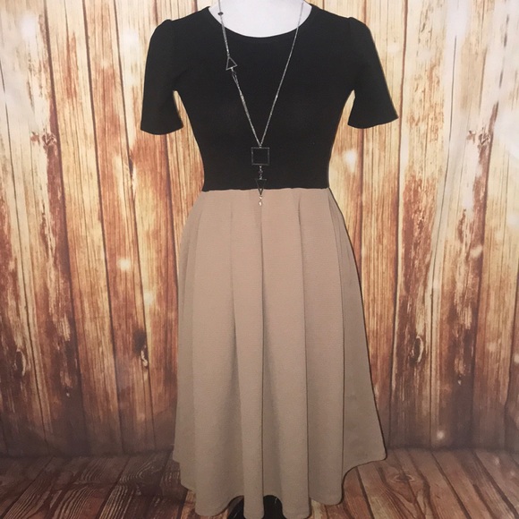 LuLaRoe Dresses & Skirts - Medium Lularoe Amelia Dress
